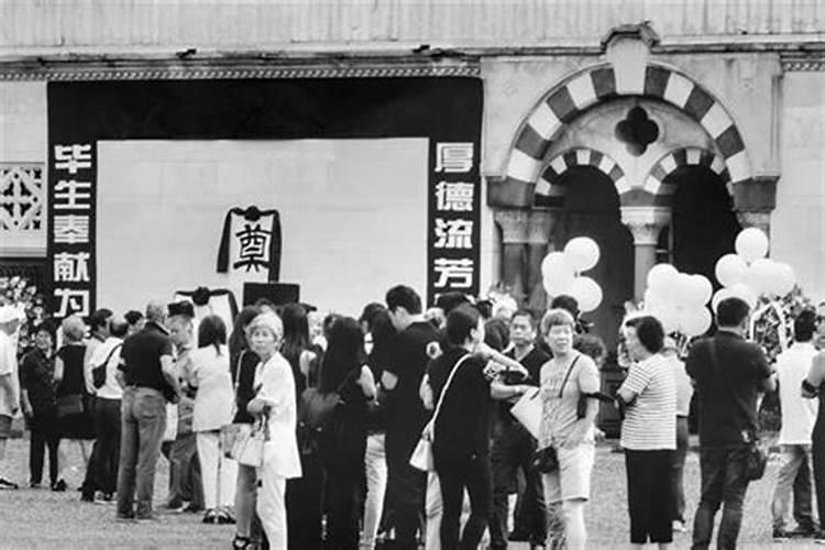 梦见邻居死了办丧事什么意思