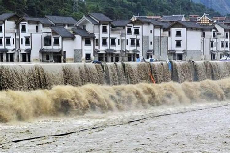 梦见山崩地裂洪水暴发的预兆