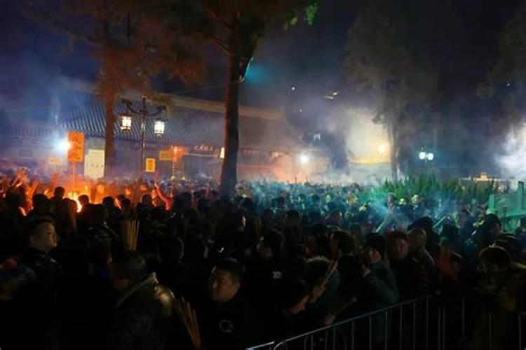 2025年69年的鸡运势