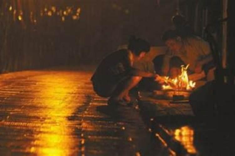清明节禁烧纸钱惹争议,是传统还是封建迷信？习俗文化该如何传承