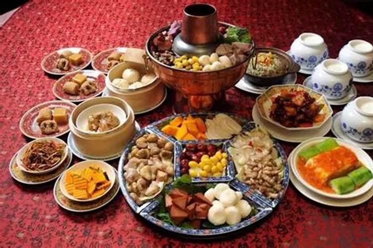 北京地区在小年这一天常见的食物是什么？