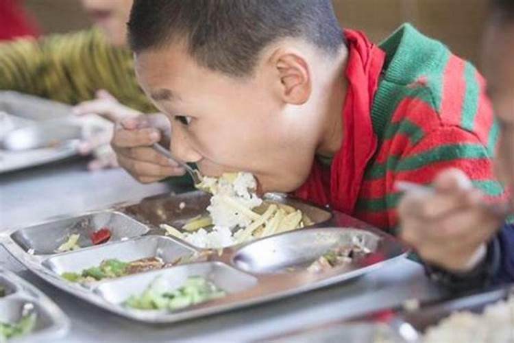 梦见自己在学校吃饭的预兆