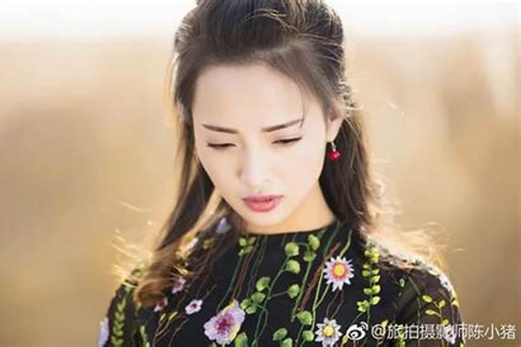 我是1981年10月19日出生 属鸡 什么星座