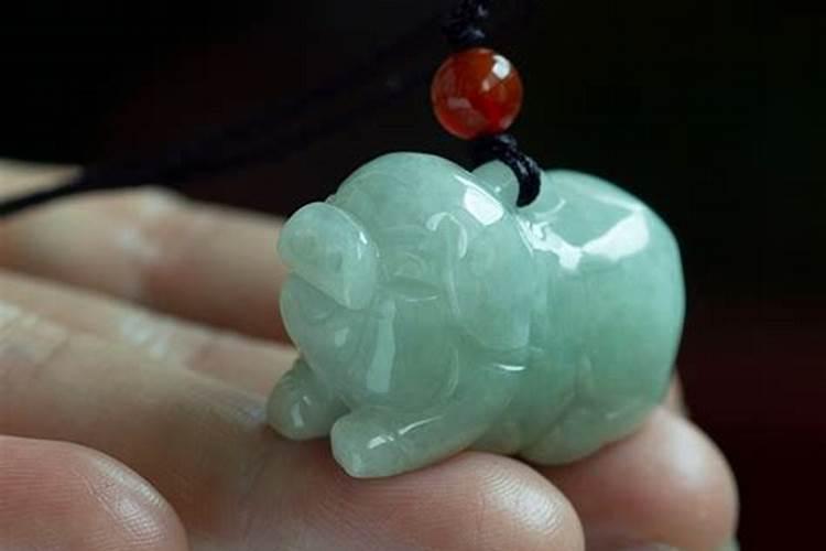 文昌吊坠要佩戴在脖子上吗