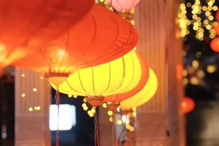 火把节和泼水节的起源传说是什么？