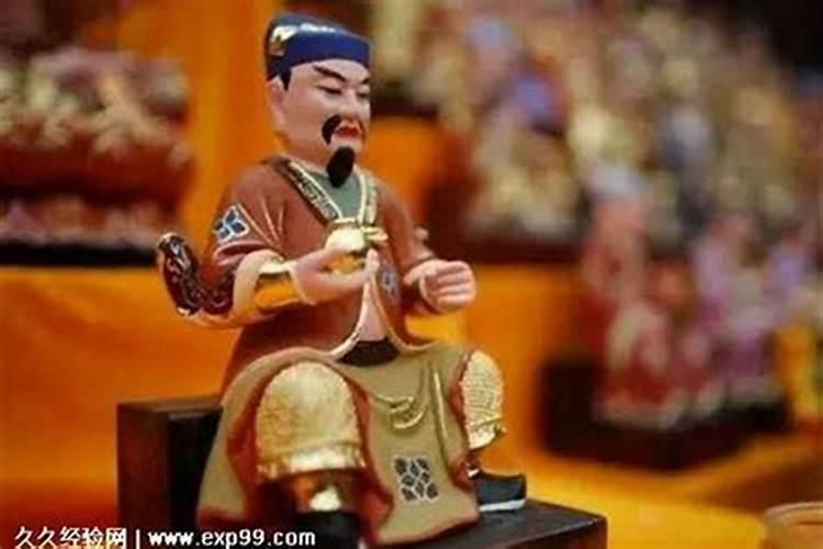 行清穿什么颜色的衣服