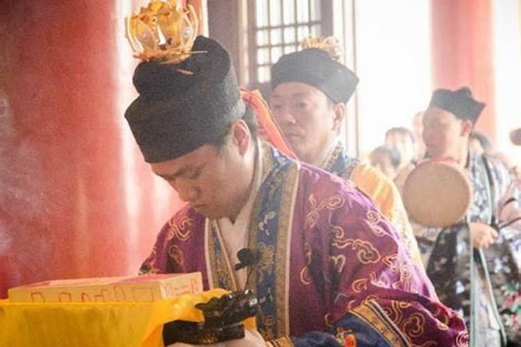 十月初一鬼节出生的人女命硬男富贵吗