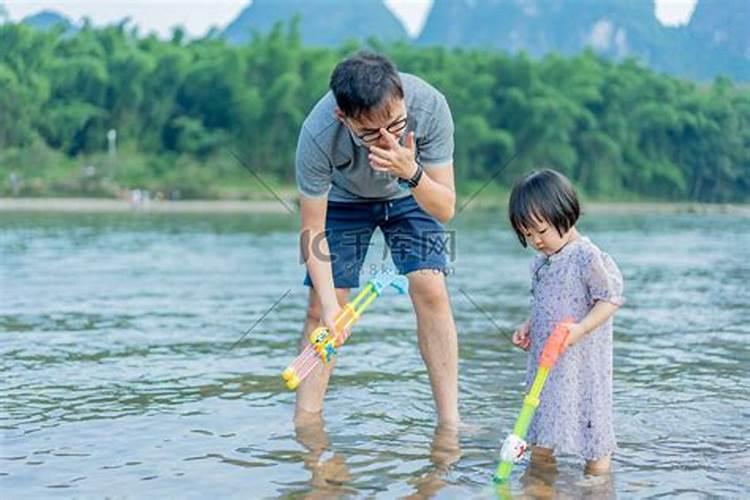 梦见亲人在水里是什么意思