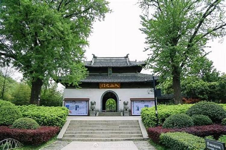结婚择日为何要以女方为准大小利月看结婚吉日？