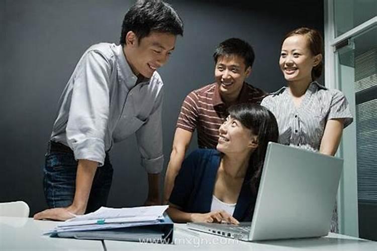 男叫初秀国, 女叫宫玉凤,与农历2008年7月22日(财神节)凌晨12点30左右生...