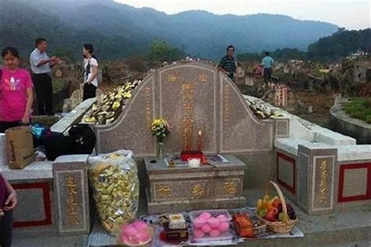 为什么中元节不能回家上坟 中元节为什么不能回家上坟
