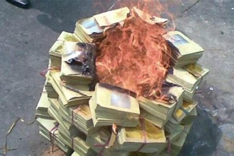 清明节露天烧纸是民俗还是陋习？如何正确的缅怀祖先？