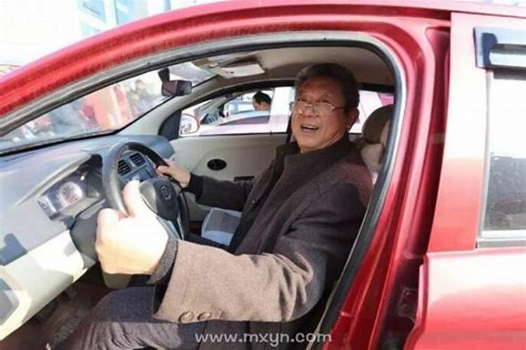梦到去世已久的奶奶再次去世