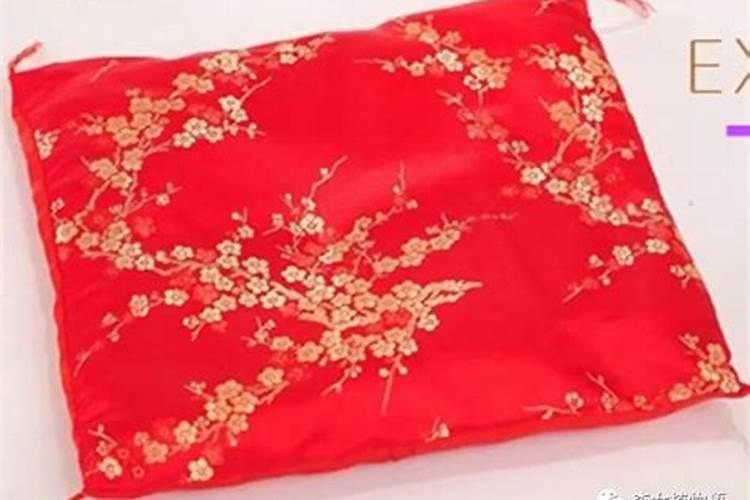 用红布捆绑木方放床下是什么意思？