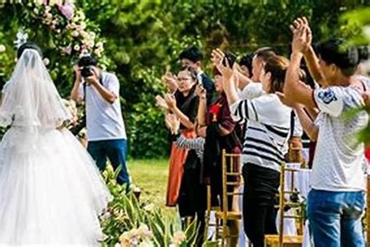 梦见参加别人婚礼是什么意思