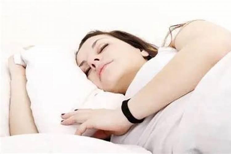 ...自己在一个床上哭。然后我就被哭醒了,是什么意思？