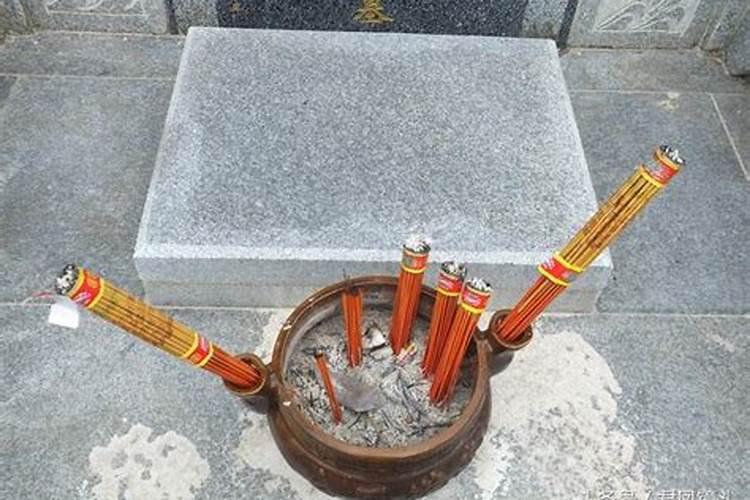 七月十五女儿能给过世的父母烧纸吗？