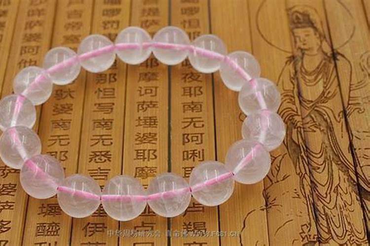腊八粥那一课以什么为线索？