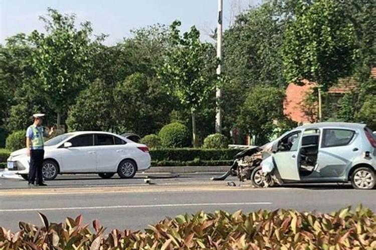 八字和紫微斗数算命哪个更准,如果出现不同结果,该按哪个为准