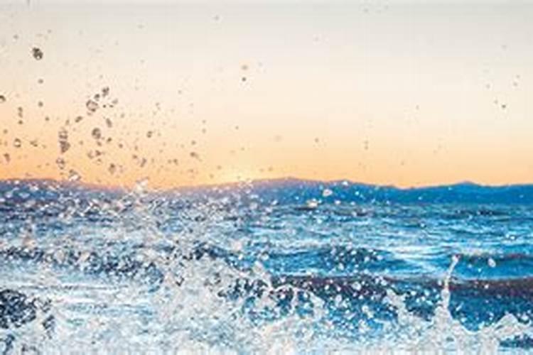 梦见大海涨潮有什么预兆 梦见大海涨潮好不好