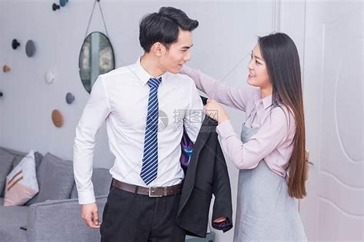 梦见别人送衣服给我老公是什么意思