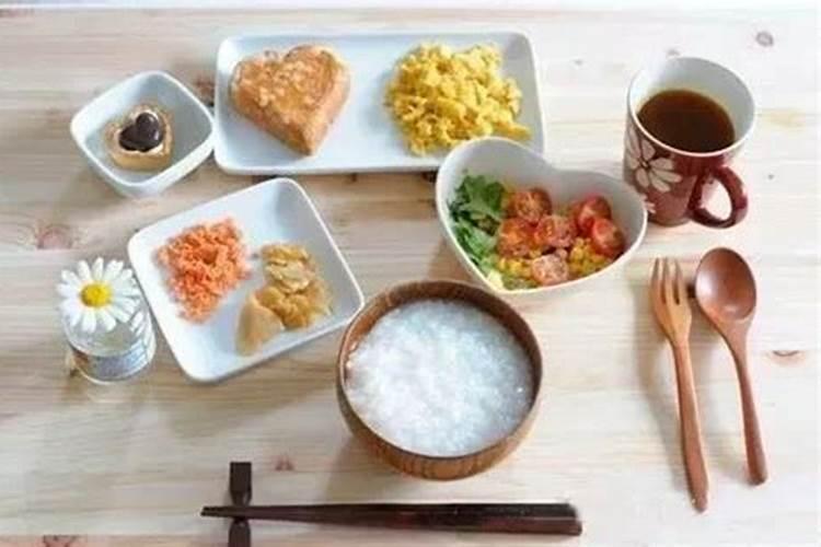 除夕早饭几点吃最好