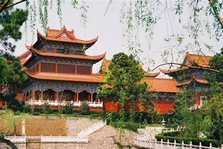 七月十五到了,想给父亲烧纸钱,听说去寺庙里烧好,双塘附近有个东五台寺...
