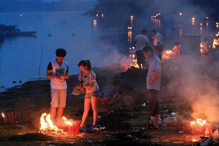 小年先送灶神还是财神