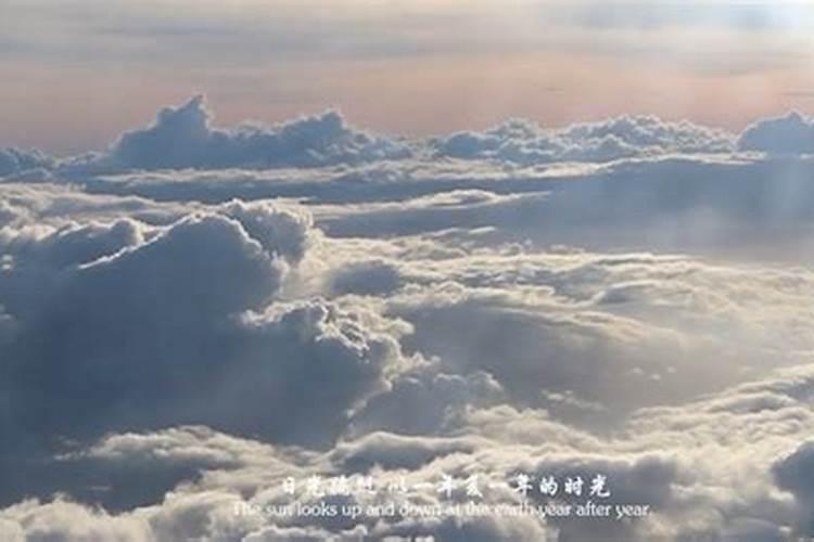 深圳地区白昼最长于最短分别是多少时间？与表中那个纬度地区比较接近...