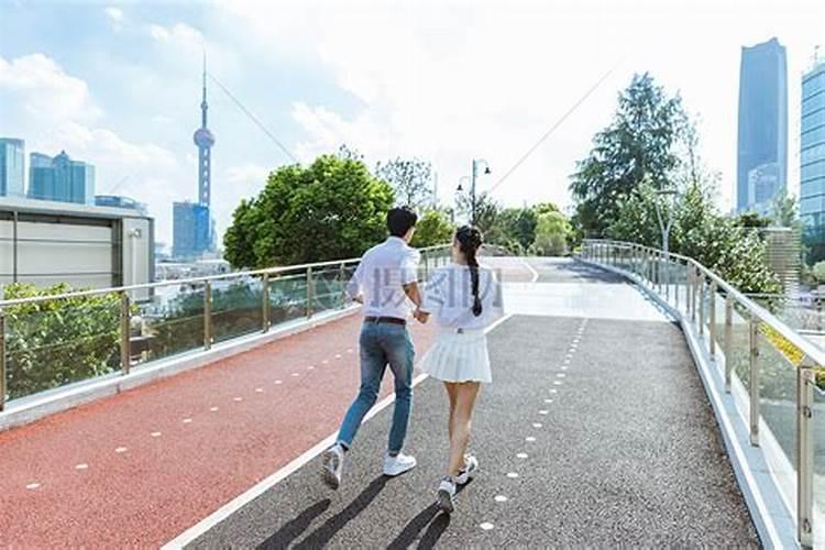 梦见我和一个女孩牵手的预兆