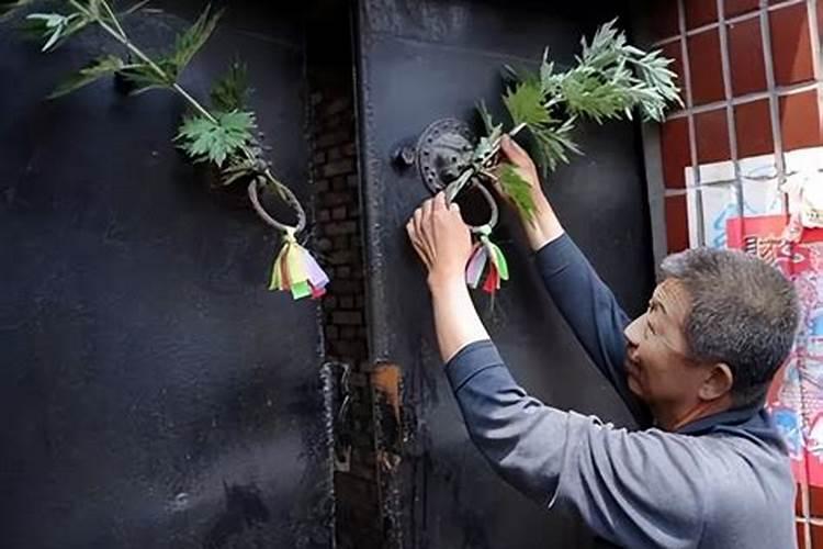 大门口放针针尖朝什么方向