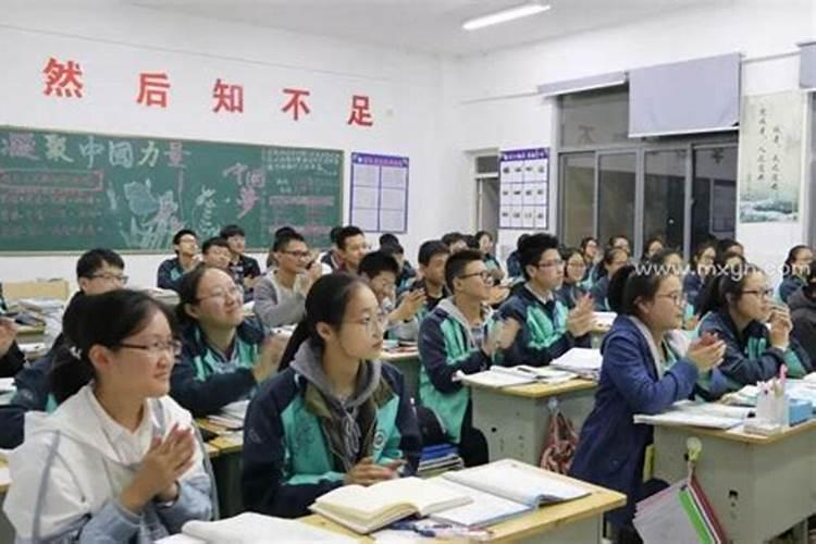 2025年7月25号农历六月初五出生的男孩八字五行起名字