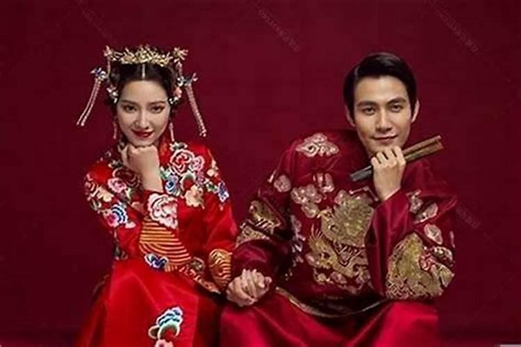 女人梦见发工资发了很多现金