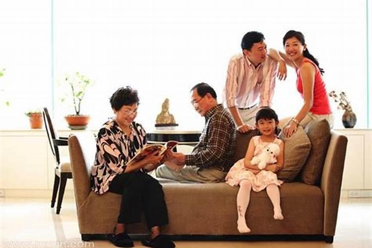 72年属鼠女2025年的运程和每月运势