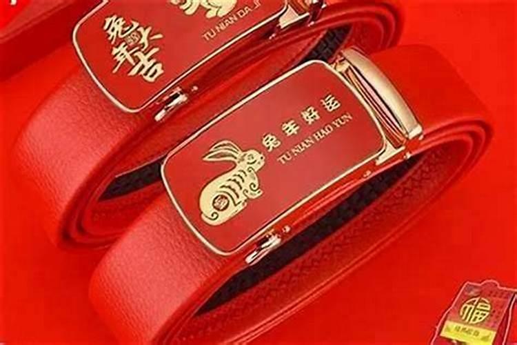 2020庚子鼠年十月初一日寒衣节出生的男孩怎么起名？