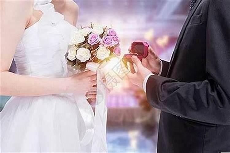 丙寅年庚子月甲午日庚午时女命今后婚姻会好吗？