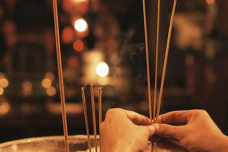 寒衣节祭奠先人选择什么鲜花寒衣节烧寒衣可以烧真衣服吗