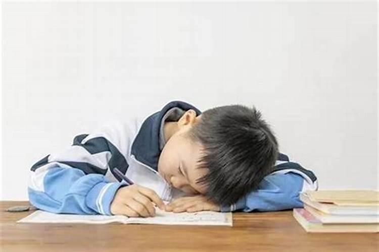 梦到涨水自己往高处跑是什么预兆？
