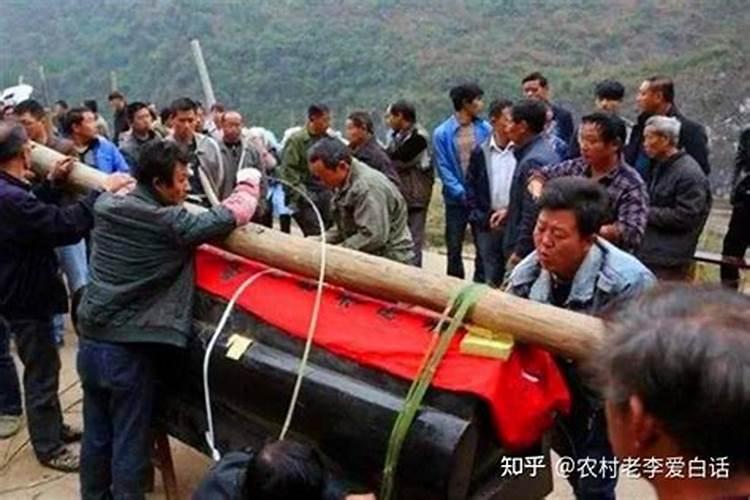 梦见看见车翻自己没在车上的预兆