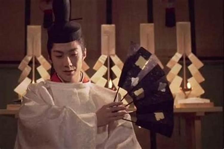 农历十月初一的祭祖节,人们如何表达对祖先的思念和孝敬？