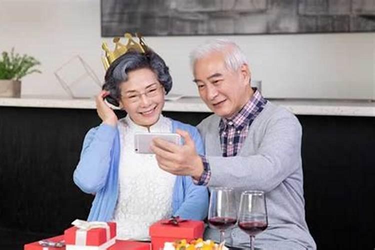 梦见红色的蛇是什么意思