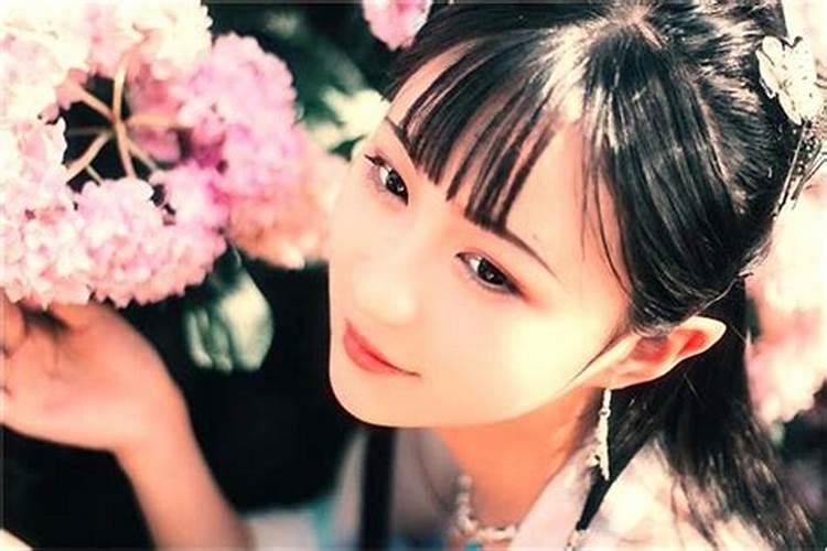 梦到熟悉的女人是什么预兆