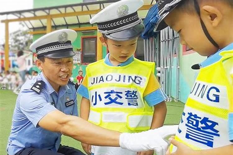 属鸡的人今年多大