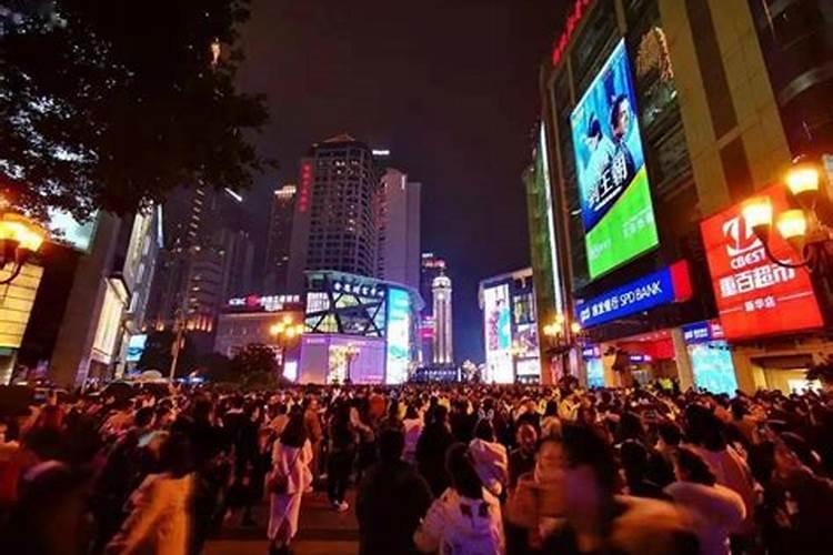 男人在事业的低谷期,是不是不愿意和女朋友沟通,不想和女朋友联系呢...