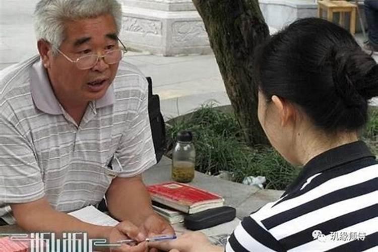男友妈妈是个封建的人,她说我跟她儿子生辰八字不合,还说我嘴大,这
