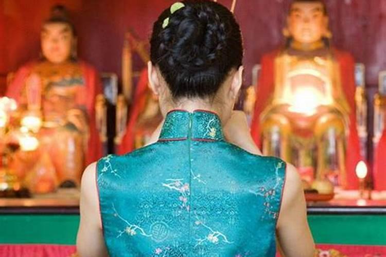 1981年12月属鸡女的是什么命,81年属鸡2023年必有一难