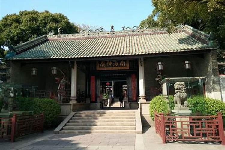 梦到坟地着火被扑灭了,女人梦见坟墓着火有预兆