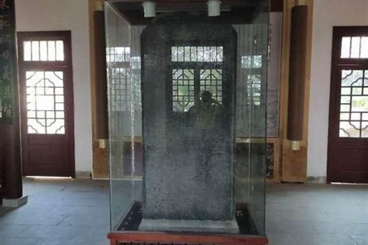 如何用八字看墓地风水？