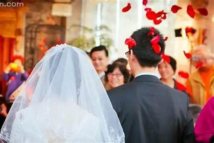 男鸡找什么属相最好