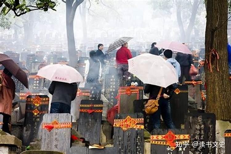 蛇年本年红绳戴哪只手